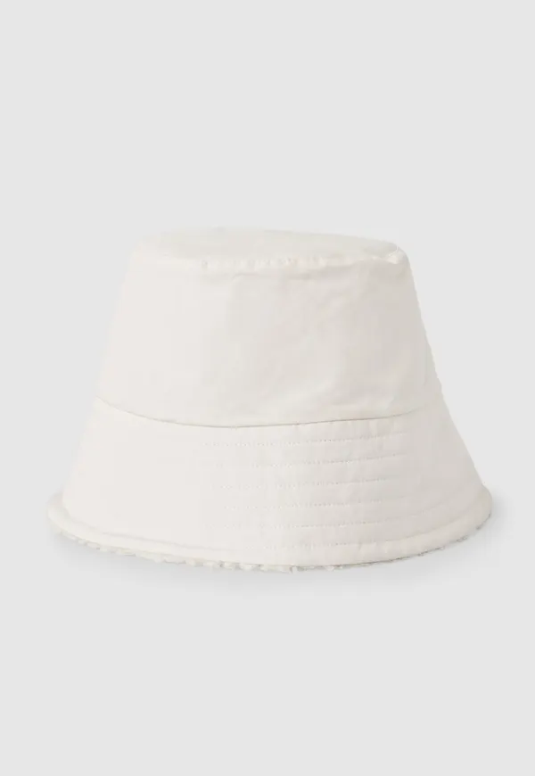 REVERSIBLE TEDDY BUCKET HAT