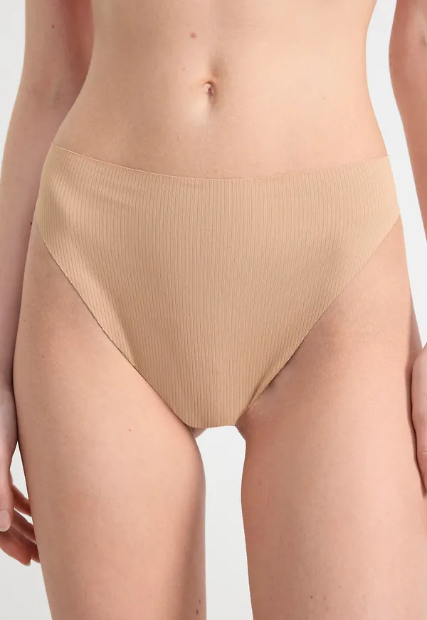 Ribbad seamless stringtrosa high waist