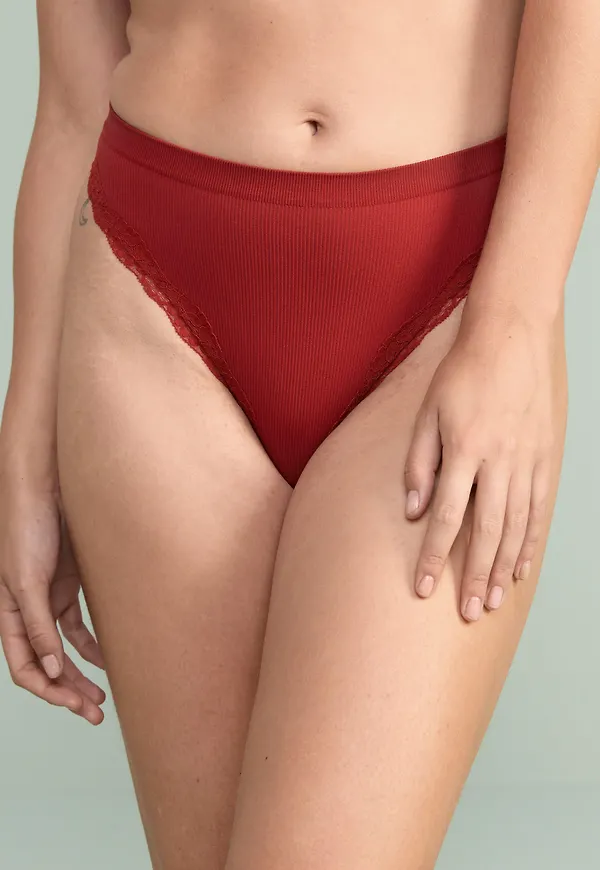 Ribbad seamless stringtrosa regular waist