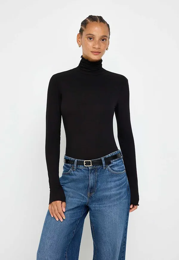 Ribbad topp med polokrage