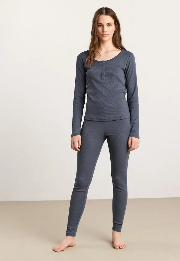 Ribbat pyjamasset