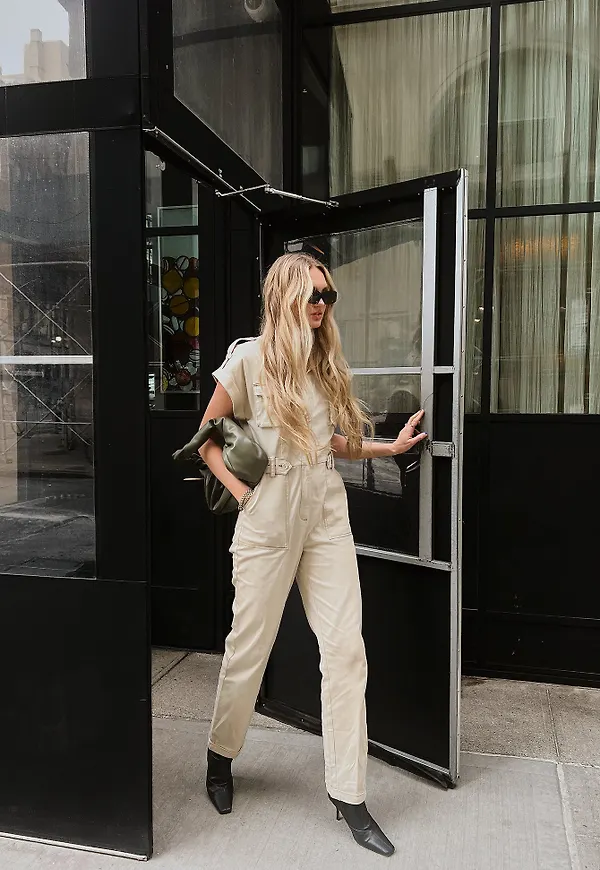 Romee Strijd x NA-KD Utility jumpsuit med knappdetalj - Beige