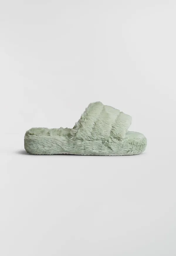 S fur slippers