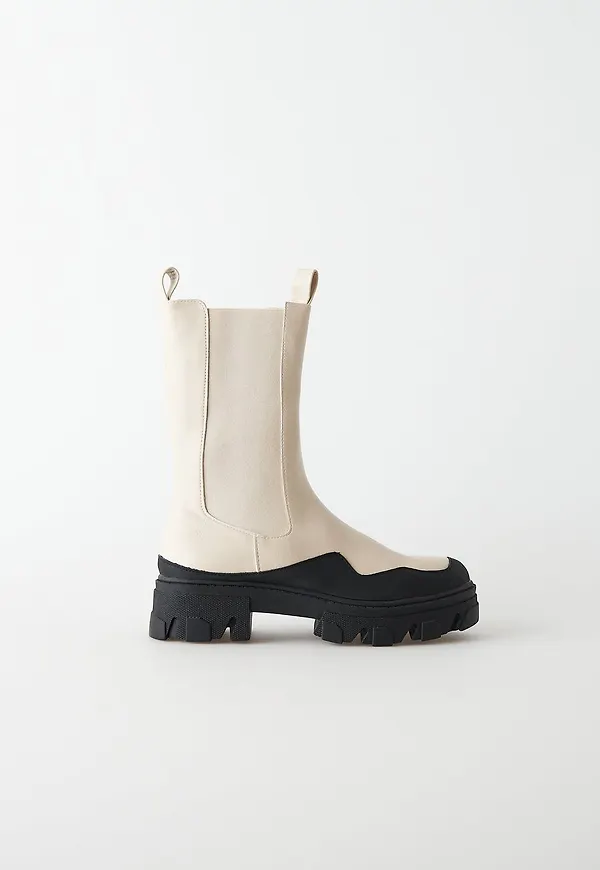 Sabrina boots