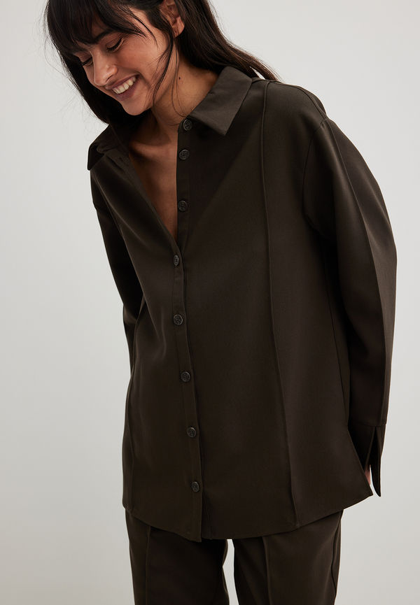 Sanna Jörnvik x NA-KD Oversized skjorta med detalj - Brown