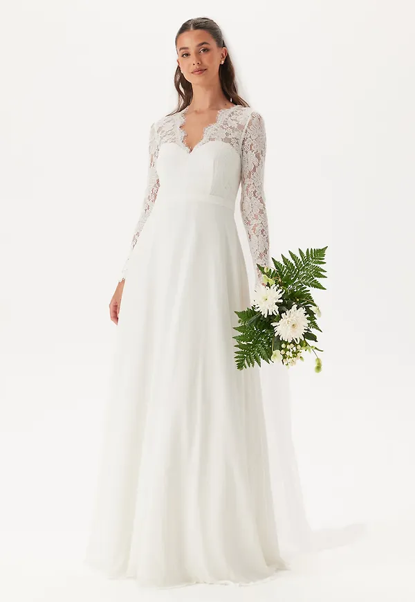 Scallop V-Neck Lace Gown