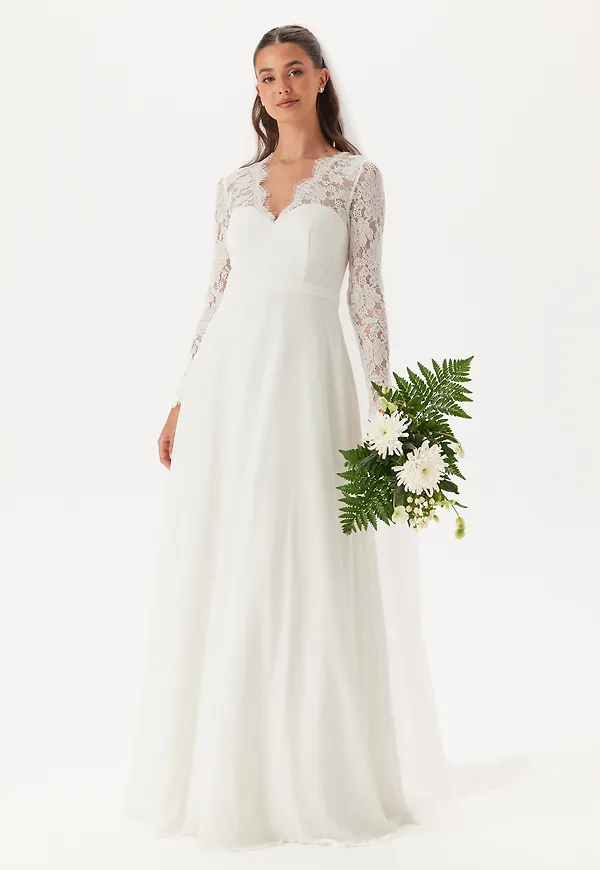 Scallop V-Neck Lace Gown