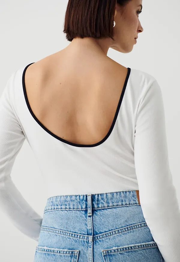 Scooped back top