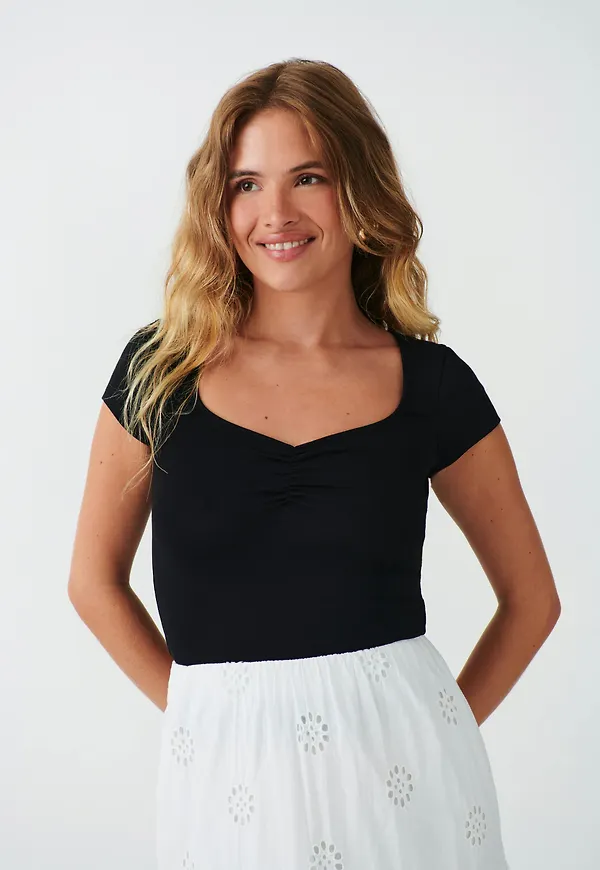 Scrunch detail top