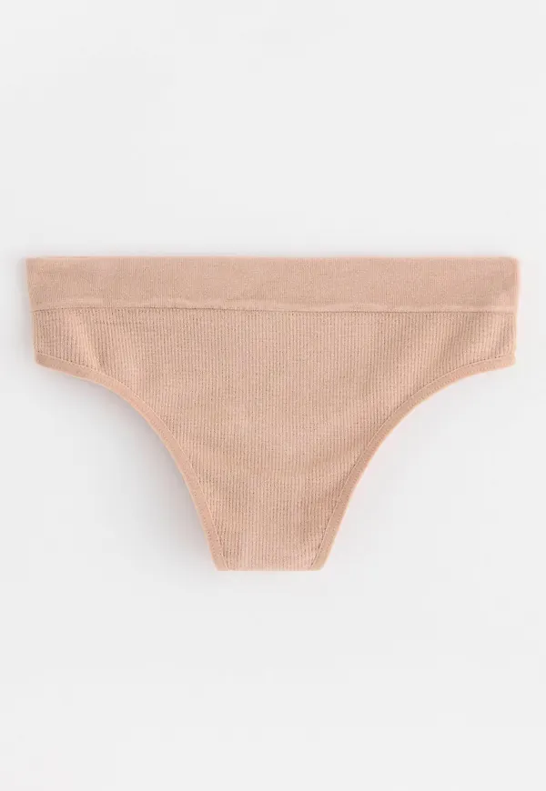 Seamless stringtrosa med normalhög midja