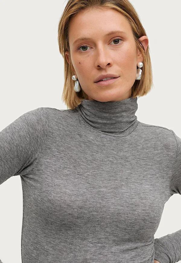 Second Female - Matima T-Neck Tee - Grå