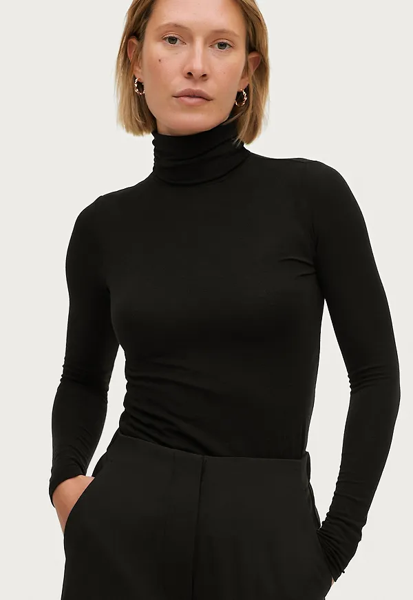 Second Female - Matima T-Neck Tee - Svart
