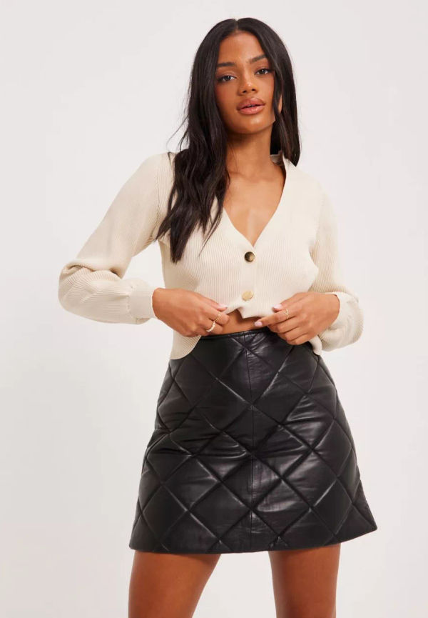 Selected Femme - Minikjolar - Black - Slfisolde Mw Leather Quilted Skirt - Kjolar - miniskirts