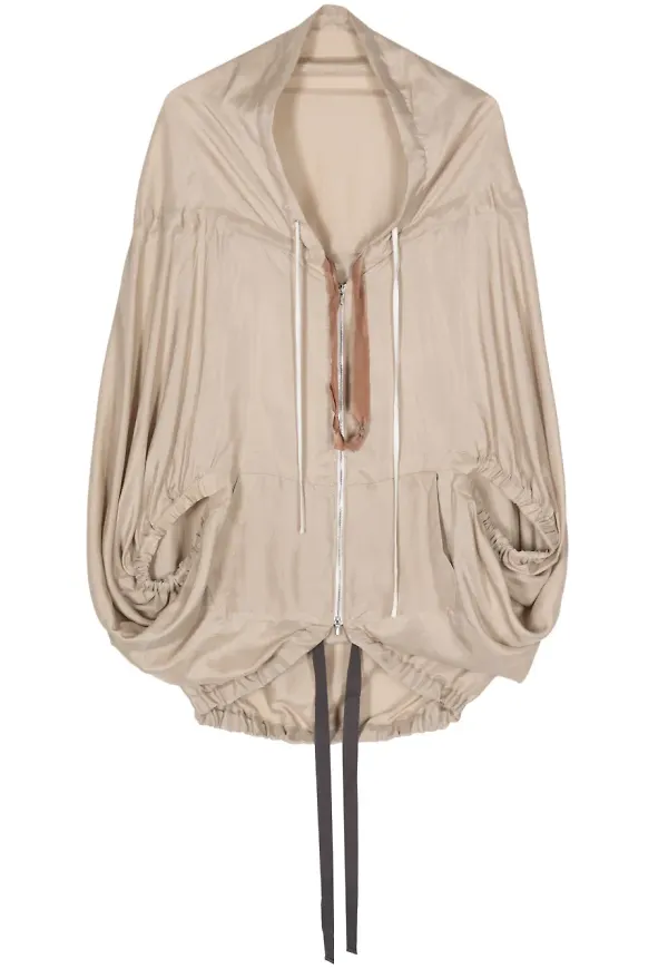 Shanshan Ruan sidenjacka i batwing-modell - Neutral