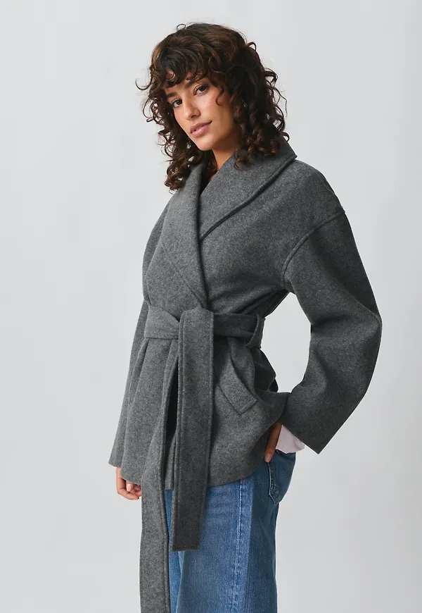 Shawl collar short coat