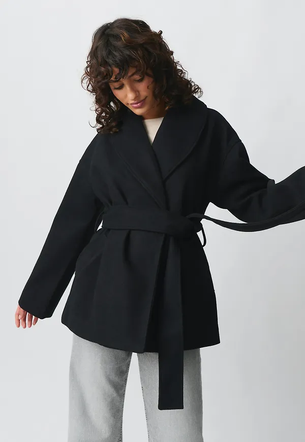 Shawl collar short coat