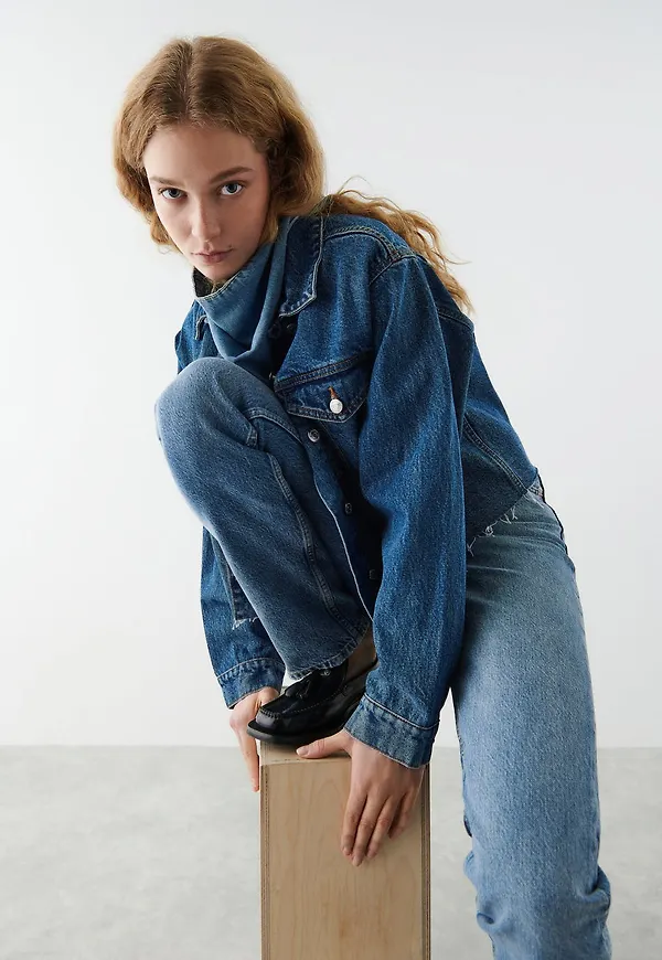 Short denim jacket