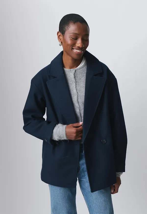 Short double breasted coat