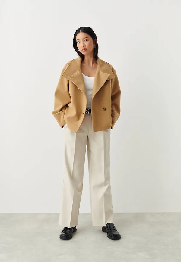 Short felt jacket