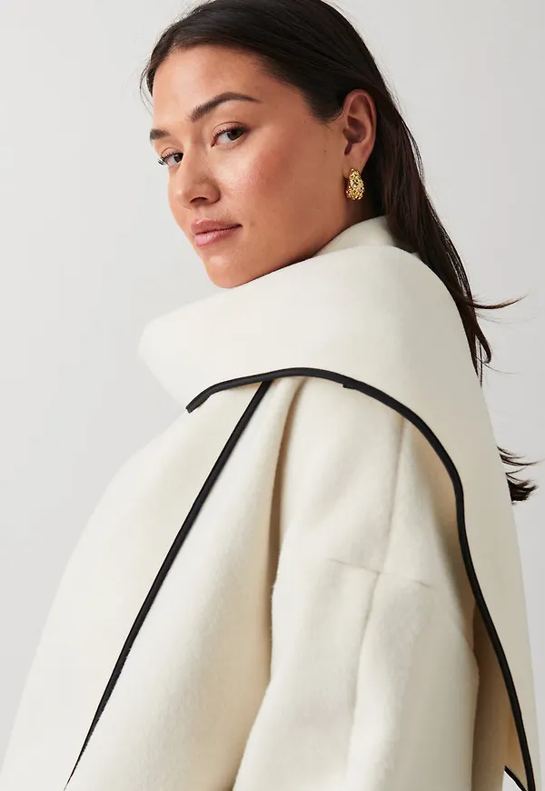 Short scarf jacket
