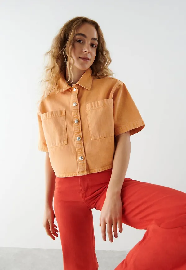Short sleeve denim shirt