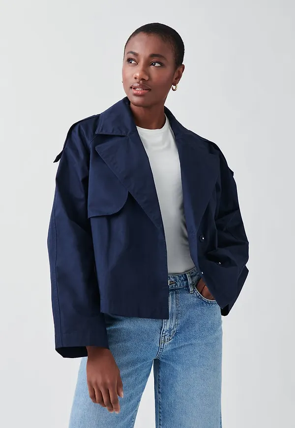 Short trench coat