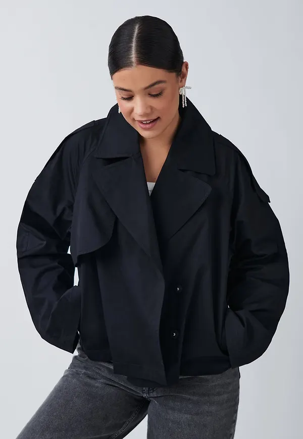 Short trench coat