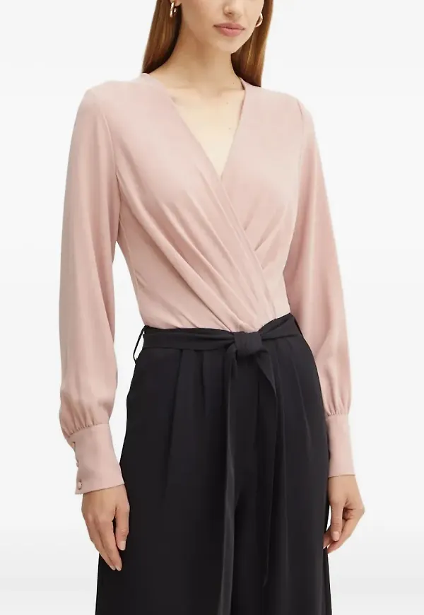 Silvian Heach plisserad jumpsuit med skärp - Rosa