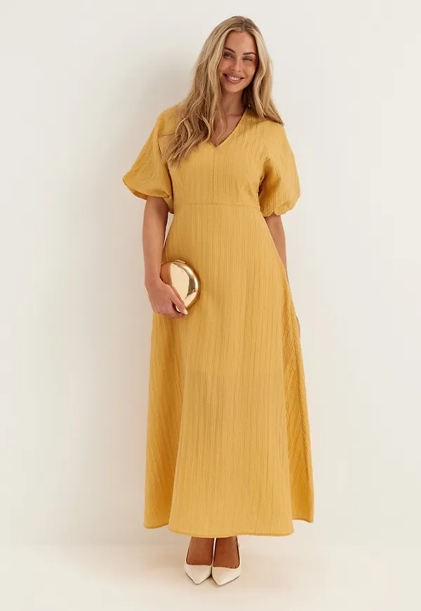 Slfmaddie Ss Closed Back Midi Dress