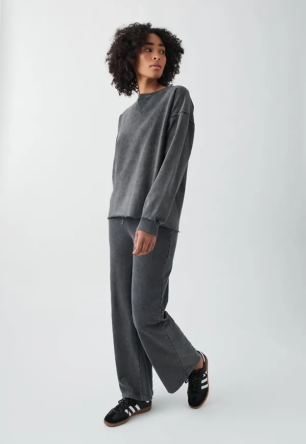 Slim low waist sweatpants