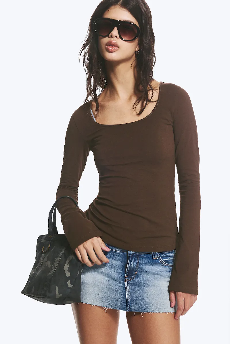 Slim Scoop Neck Long-Sleeved Top