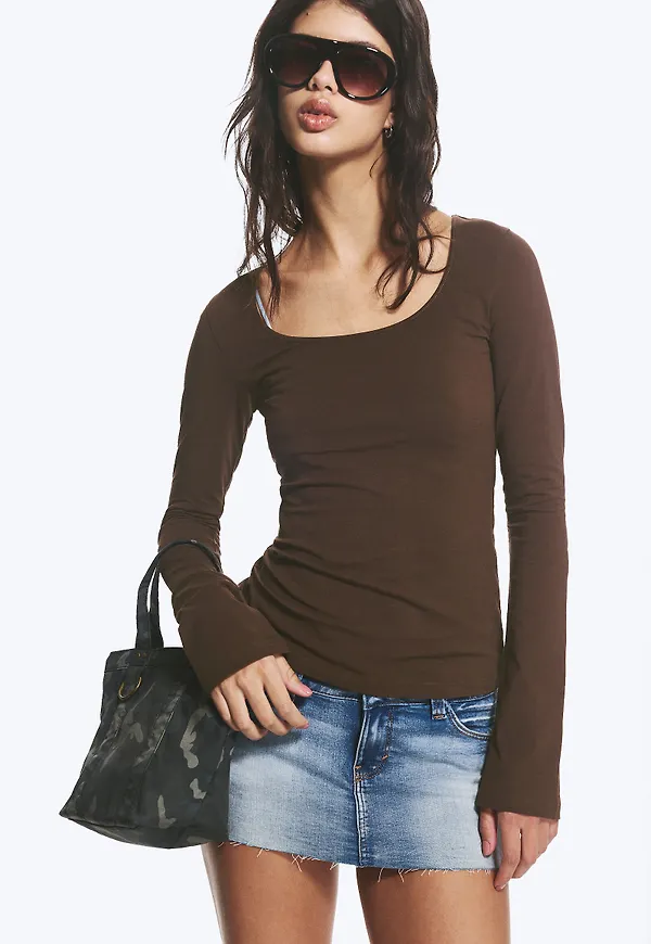 Slim Scoop Neck Long-Sleeved Top