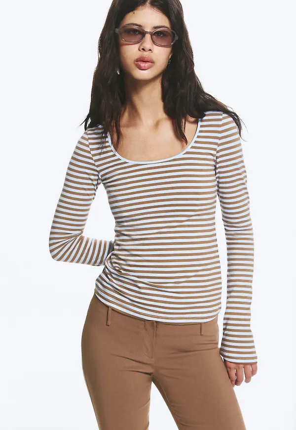 Slim Scoop Neck Long-Sleeved Top