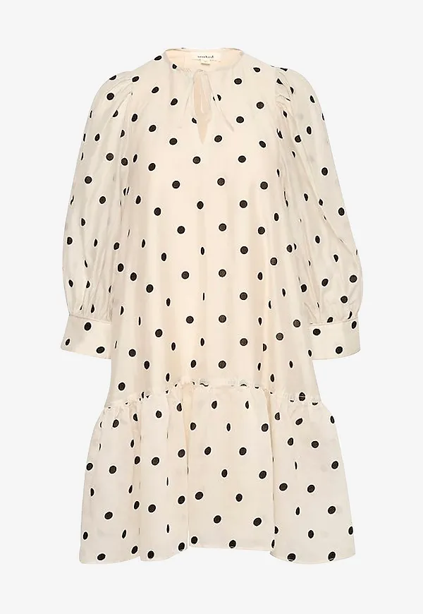 Soaked in Luxury - Klänning slZiggie Dress - Vit