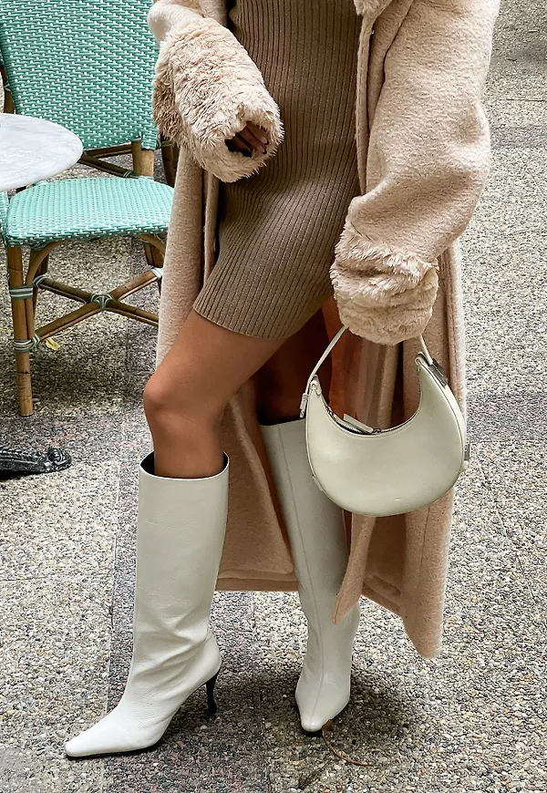 Sofia Coelho x NA-KD Stickad Polo miniklänning - Beige
