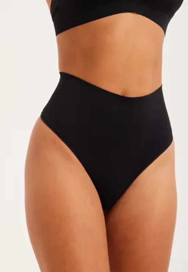 Spanx - Svart - EcoCare Seamless Shaping Thong