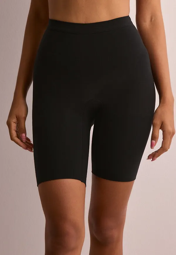 Spanx - Svart - Everyday Shaping Short