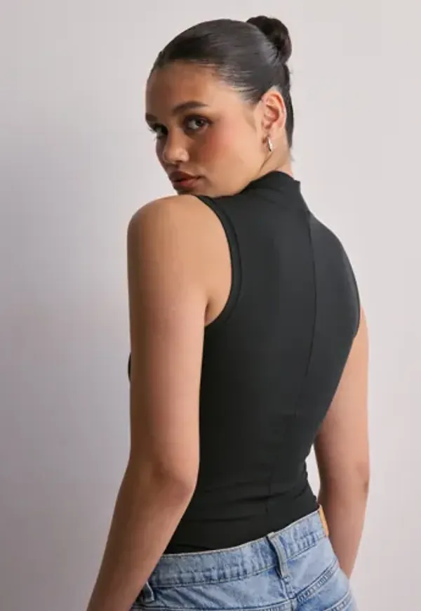 Spanx - Svart - Ribbed Mock Neck Bodysuit