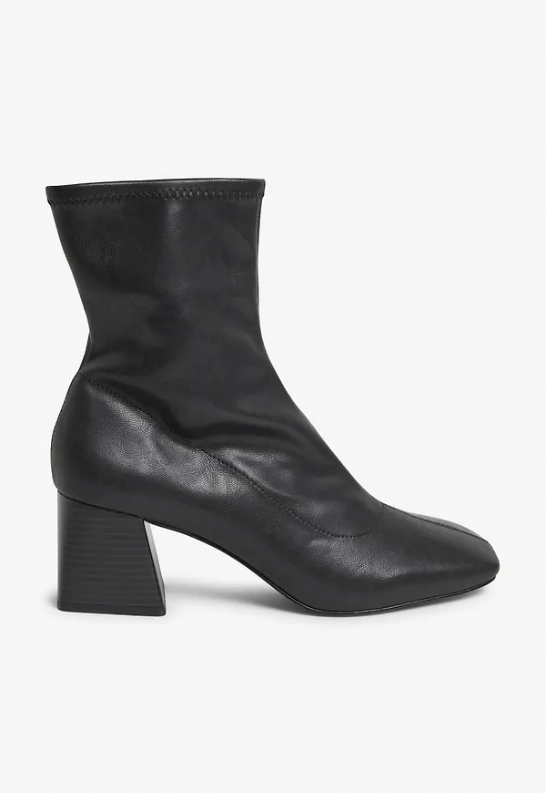 Square-toe ankle boots - Black