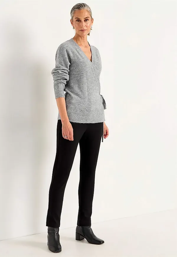 Stickad cardigan med omlottdesign