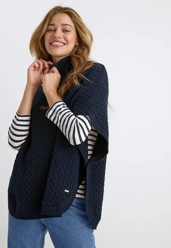 Stickad poncho