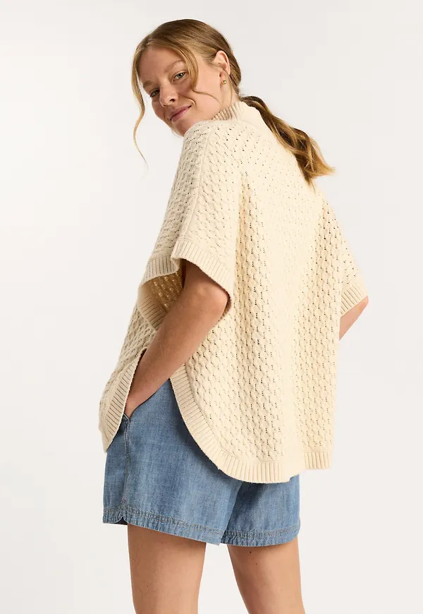 Stickad poncho