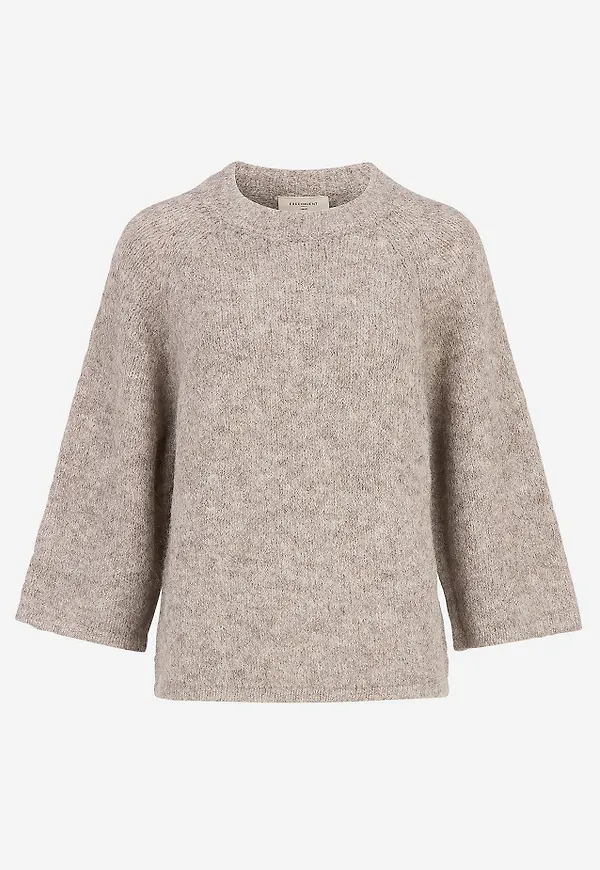 Stickad tröja med raglanärmar