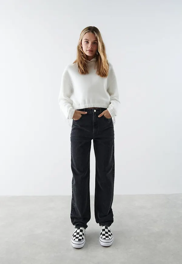 Straight 90s jeans