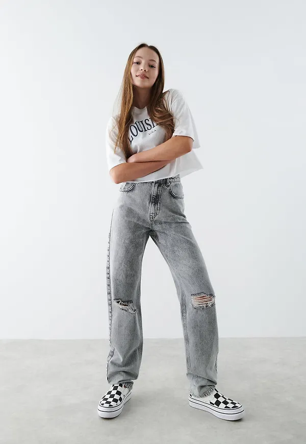 Straight 90s jeans