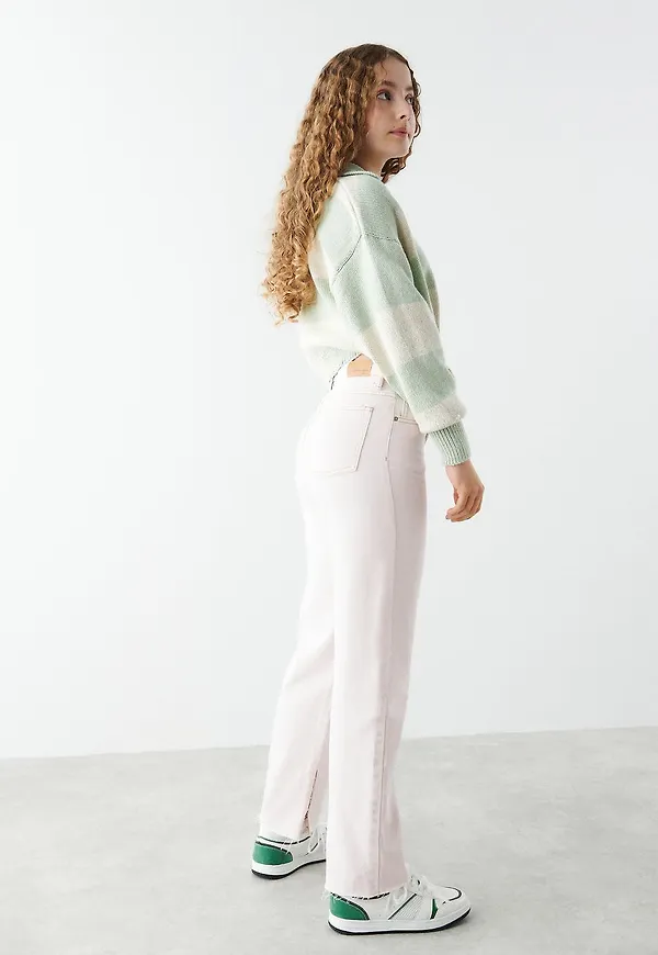 Straight 90s slit jeans