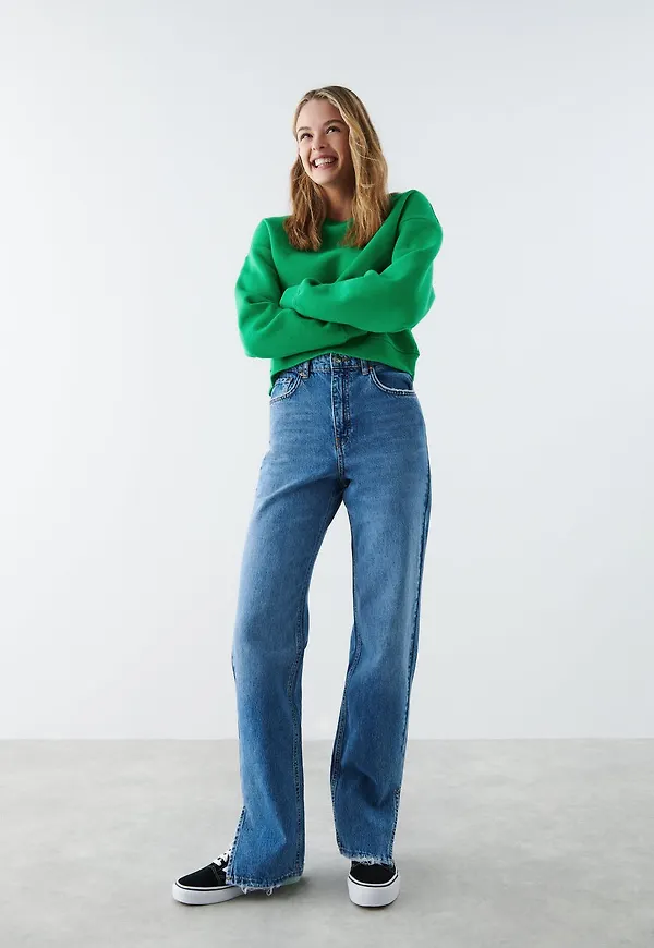 Straight 90s slit jeans