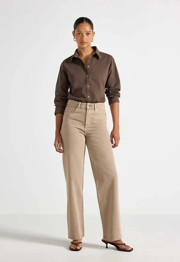 STRAIGHT jeans med hög midja