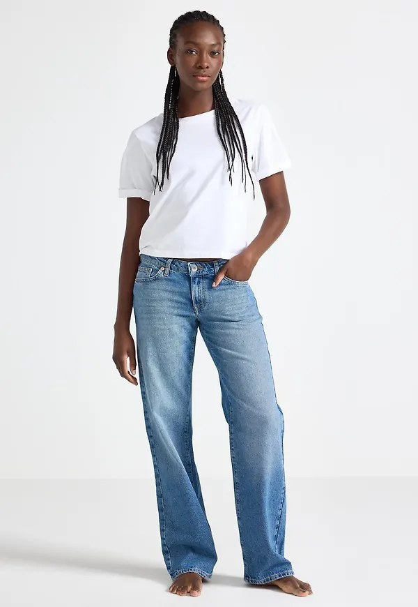 STRAIGHT jeans med låg midja