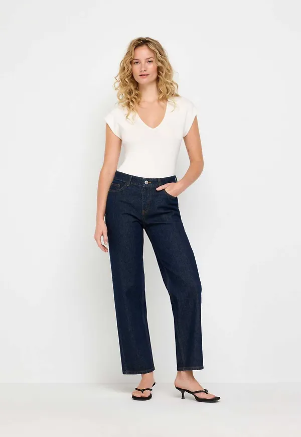 STRAIGHT Nea croppad jeans med lätt stretch